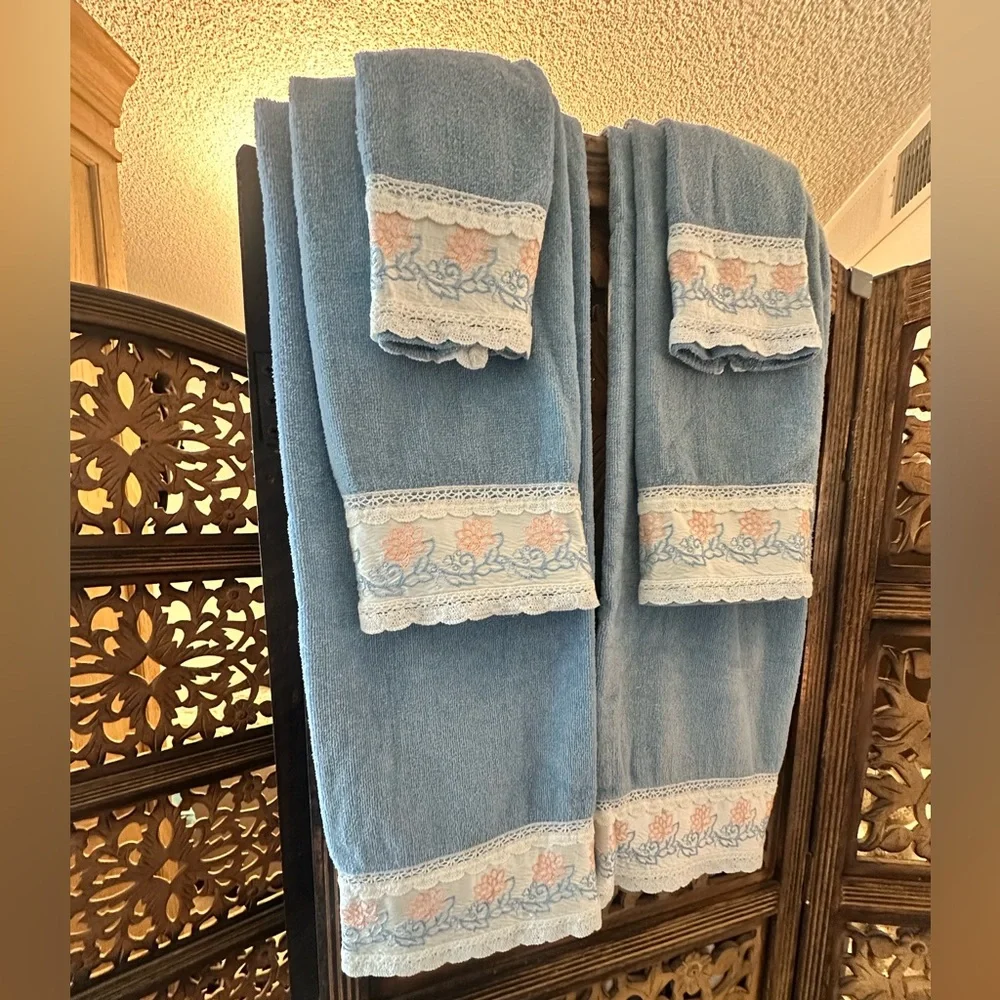 Vintage Set (6) Styles By Trousseau Star Embroidery Floral Lace Bath Towels.